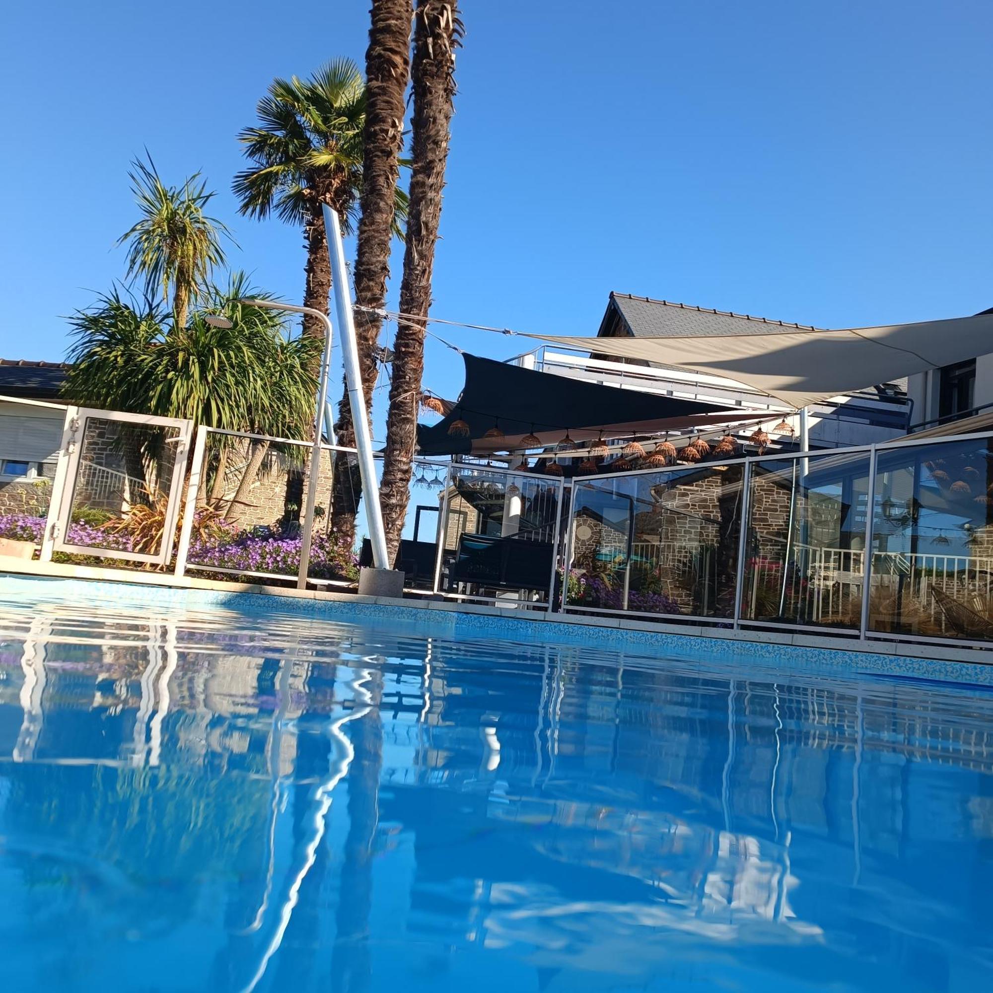 Le Val-Saint-Père Hotel Restaurant Les 13 Assiettes מראה חיצוני תמונה