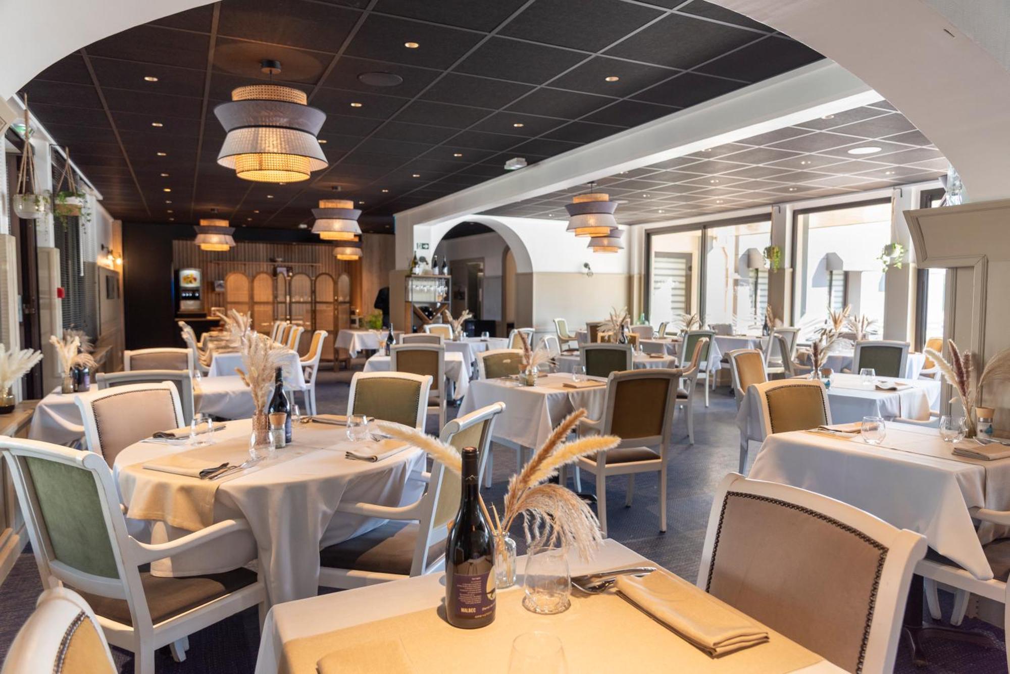 Le Val-Saint-Père Hotel Restaurant Les 13 Assiettes מראה חיצוני תמונה