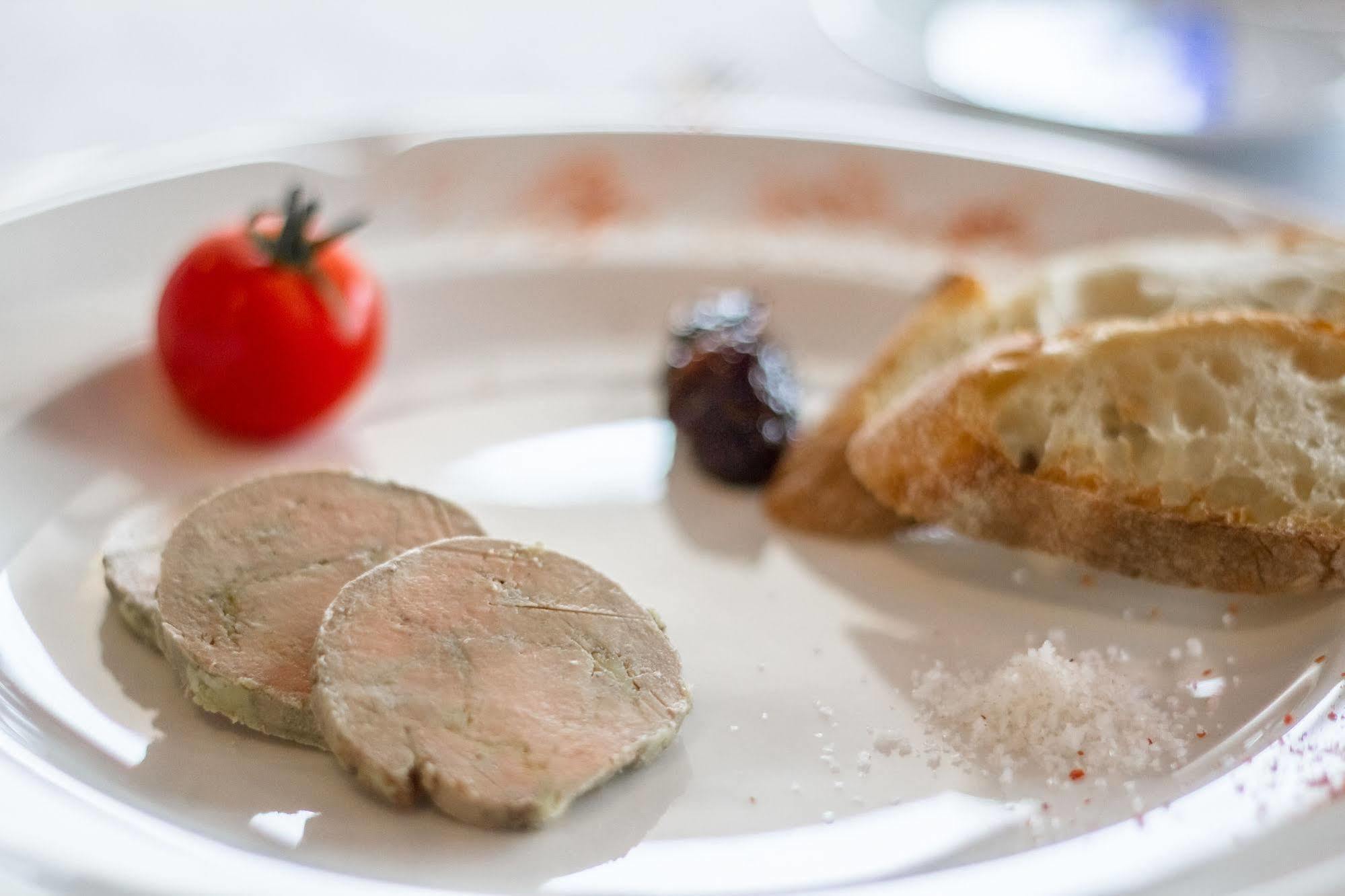 Le Val-Saint-Père Hotel Restaurant Les 13 Assiettes מראה חיצוני תמונה