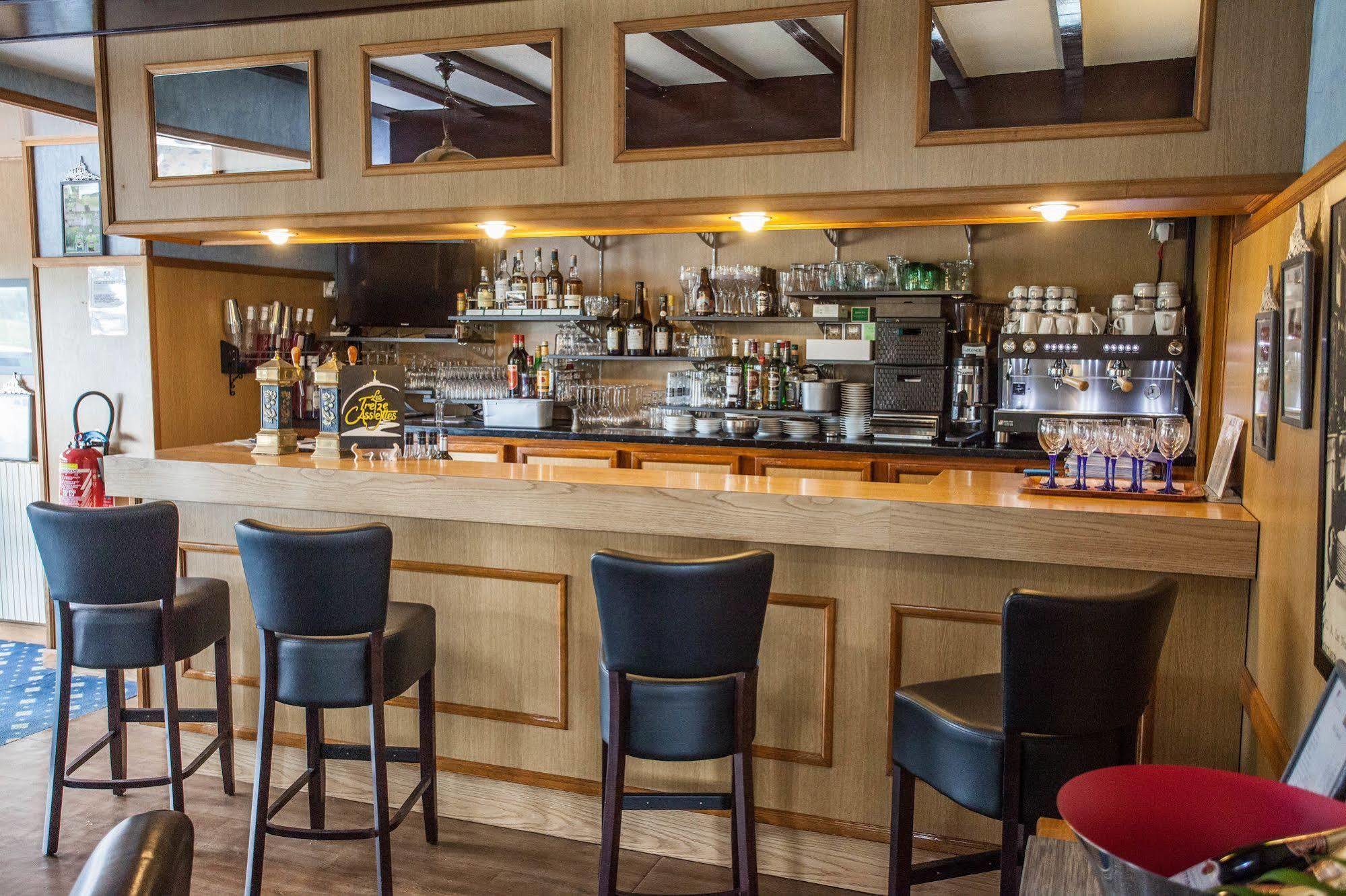 Le Val-Saint-Père Hotel Restaurant Les 13 Assiettes מראה חיצוני תמונה